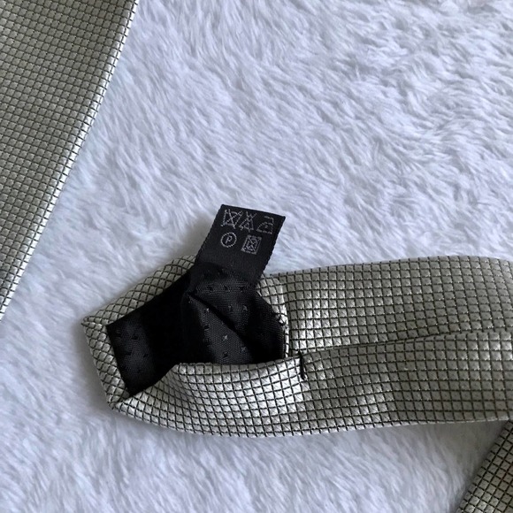 Canda Pixelated Tie - Picture 8 of 8